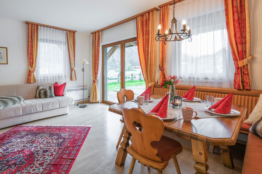 Feriendorf Oberhof Flachau Rum bild